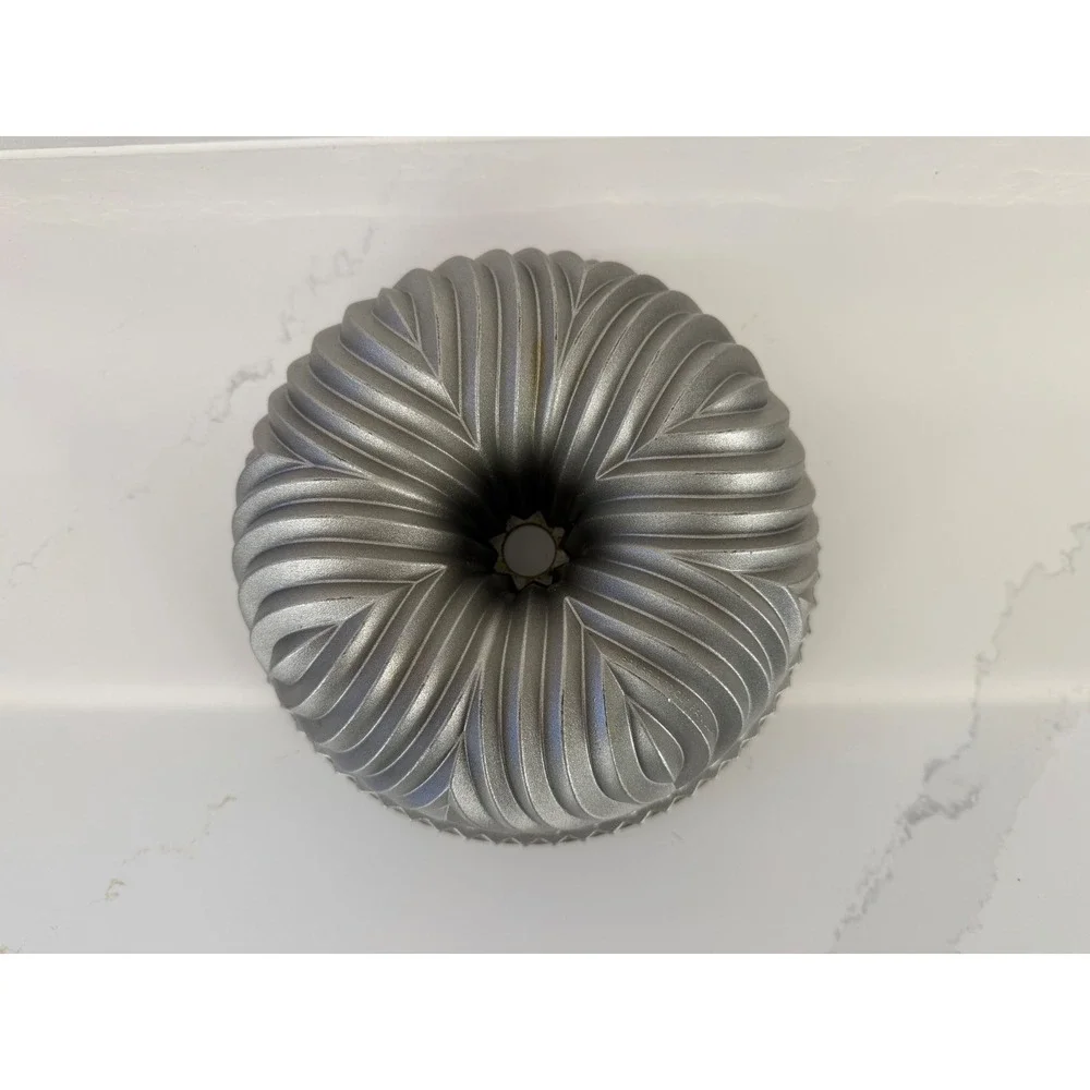 Nordic Ware Bundt Pan Bavaria Cast Aluminum 10 Cup Silver Geometric Cake Mold